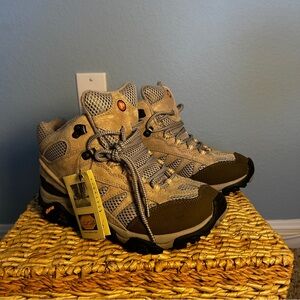 MERRELL Mesa Ventilator 2 Taupe Hiking‎ Shoes Vibram Women’s 8.5 NWT